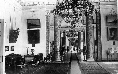 Ақ патшаның алдында