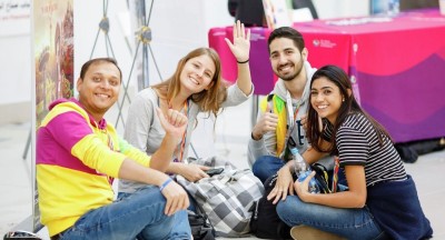 100 разных лиц