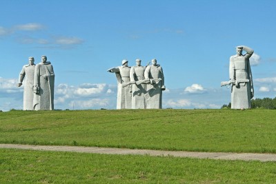 Защищая подвиг героев-панфиловцев