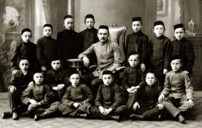  ДЕТИ МУСУЛЬМАН ПОДВЕРГАЛИСЬ ПРЕСЛЕДОВАНИЮ