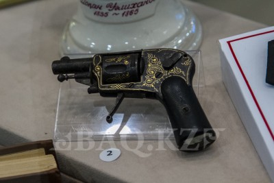 Шоқанның белбеуі мен тапаншасы 