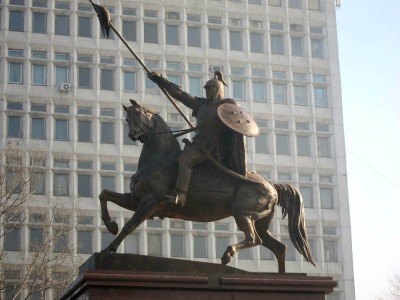 Сыр бойында  Албан  Райымбек  батырдың бабасы жатыр