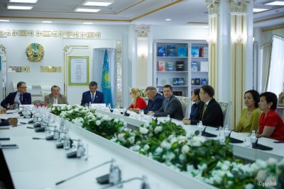 Біртіндеп басып биікке: Румыния Президентінің кітабы қазақша сөйледі