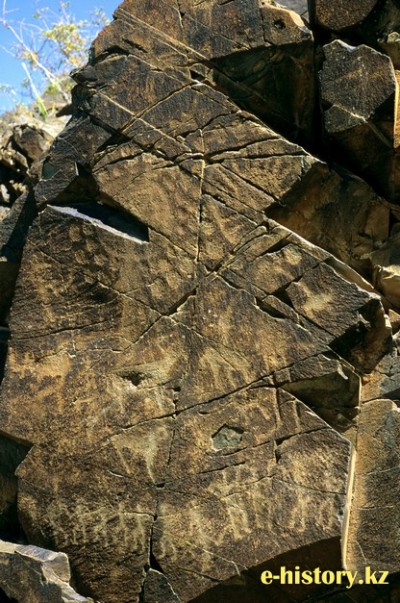 Mystery of the “solar-headed” images from Tamgaly 