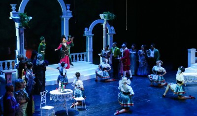 Қарағанды музыкалық комедия театры елордада өнер  көрсетті