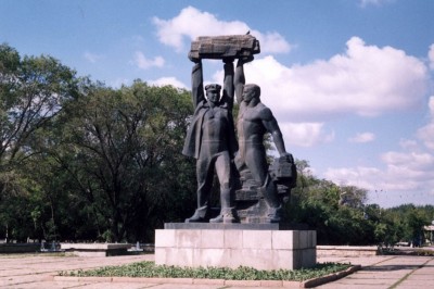 Аппақ тапқан қара тас