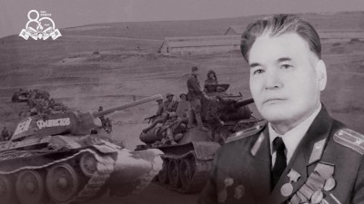 Танк тізгіндеген жауынгер