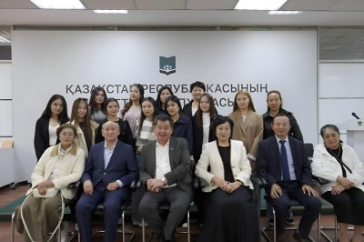 Литературное наследие Шарбану Кумаровой представили в Алматы