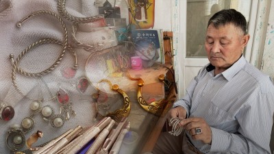 Балконын шеберханаға айналдырған зергер