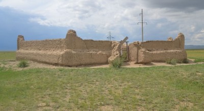 Көзі тірісінде көр қаздырған