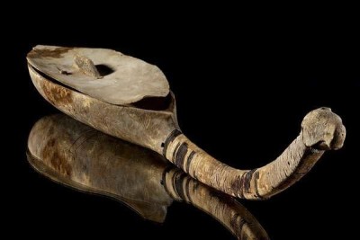 АЛТАЙДАН ТАБЫЛҒАН АТАДОМБЫРА