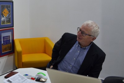 Дэвид Моссоп: Абайды аударудың формасы аздап ескірген