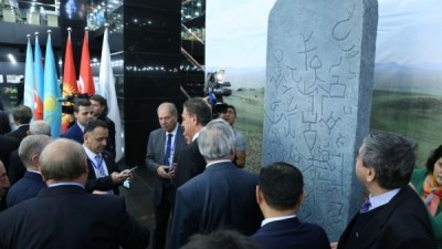 В Астане возвели монумент с родовыми древнетюркскими тамгами 