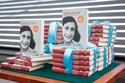 Анна Франк күнделігі қазақ тілінде жарық көрді