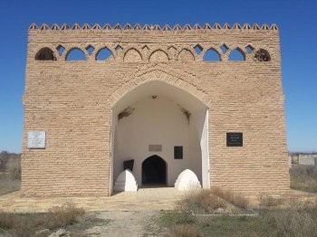 Қарасопы және оның кесенесі