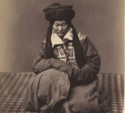 ҚАЗАҚ ТАРИХЫНДАҒЫ ҚАЛМАҚ ҚЫЗДАРЫ