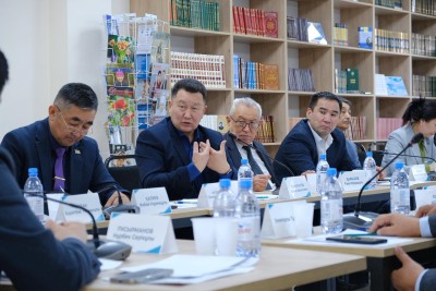 Тарихшылар тарихи тақырыптарға біліктілігі дәлелденбеген тұлғалар мен блогерлердің араласуына алаңдаушылық білдірді