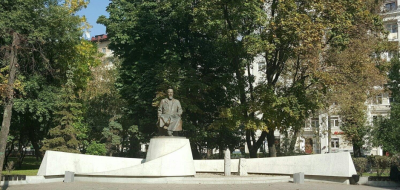 Бронзовый мудрец на Чистых прудах