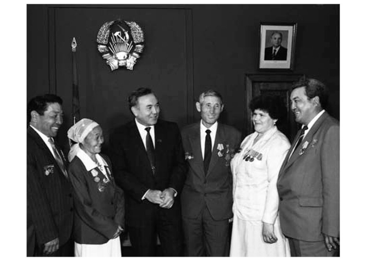 Президент Казахской ССР Н.А. Назарбаев на встрече с передовиками производства. Алма-Ата, 1990 год - e-history.kz