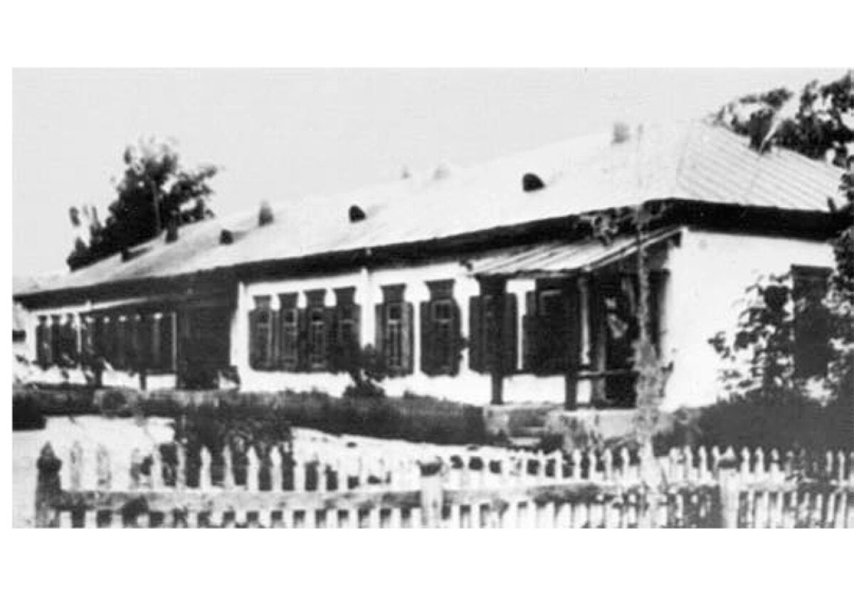 Kaskelen Kazakh school named after Abay. Photos of the 1950 - e-history.kz