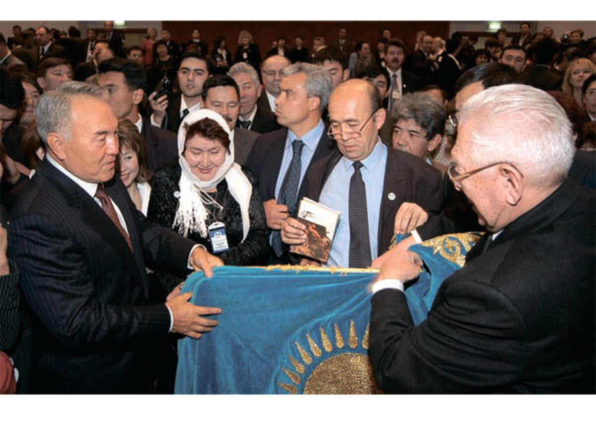Among delegates of the Civil Forum. Astana, October 15, 2003 - e-history.kz