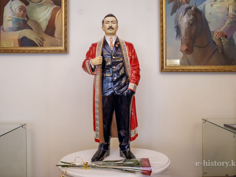 In Seyfullin&#039;s museum a sculpture of the writer was installed