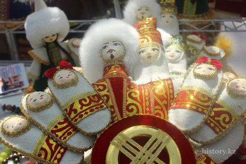 Craftsmen speak about the fair