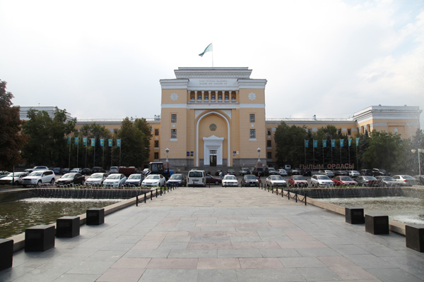 A pilot program of training graduate and doctoral has begun in Kazakhstan