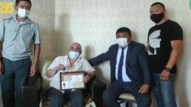 Екінші дүниежүзілік соғыста қаза тапқан жауынгердің жеке заттары Отанына оралды