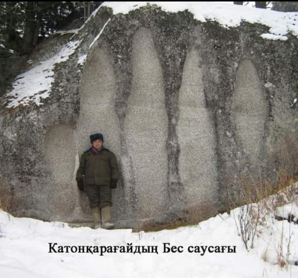 Қазақ даласындағы жұмбақ мекендер: «Әулиенің қолы» немесе «Бес саусақ» ескерткіші 