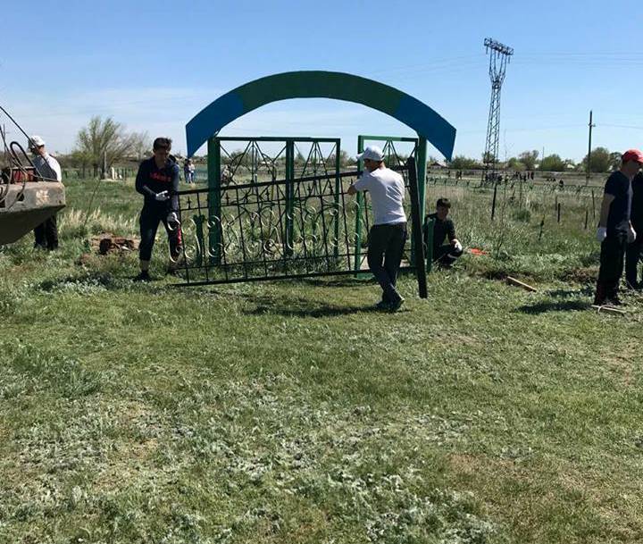 Субботник на «Мамочкином кладбище»