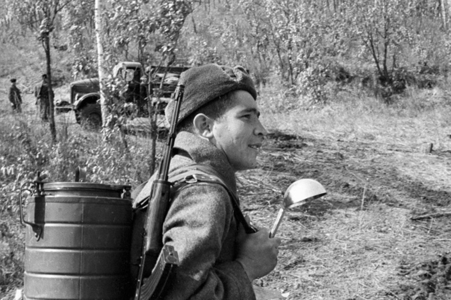 Инфографика "Суточная норма питания военнослужащих Красной армии"