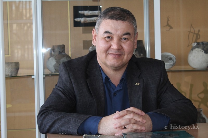 МУРАТ КАЛМЕНОВ: ФУНДАМЕНТ УРАЛЬСКА ЗАЛОЖИЛИ НЕ КАЗАКИ, А КАЗАХИ 