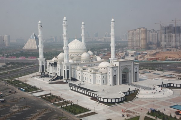 В 2009 году заложили памятную капсулу в основание мечети «Хазрет Султан»