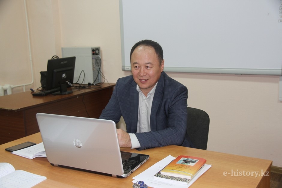 Тарихшының бір күні: Ұлан Үмітқалиев Тарихшының бір күні: Ұлан Үмітқалиев