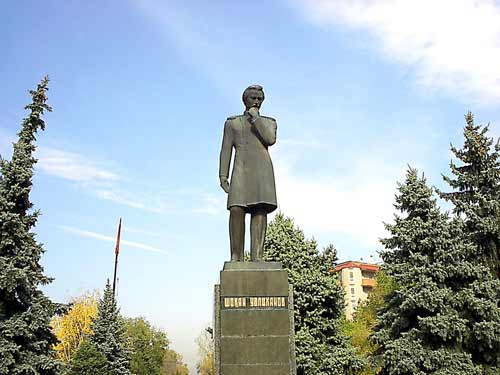 В Алматы был открыт памятник Шокану Уалиханову