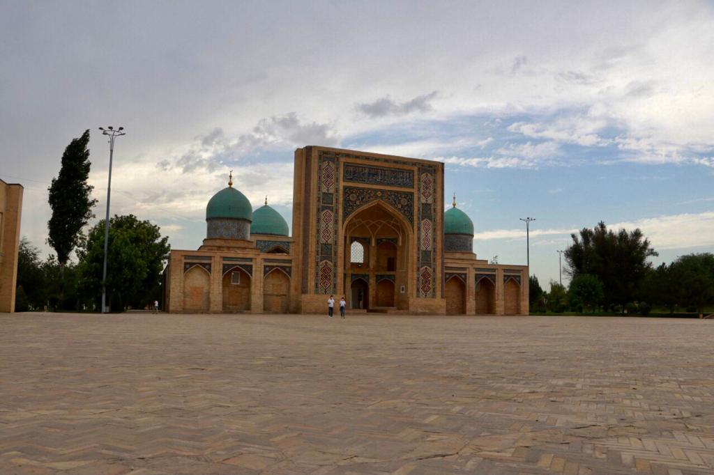 Қазақстандық журналистер Өзбекстандағы тарихи-мәдени орындармен танысты