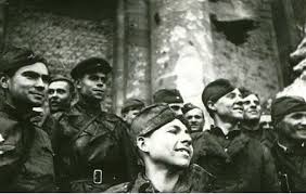 1942 жылы Алматыдан майданға 100-ші атқыш бригадасы аттанды 